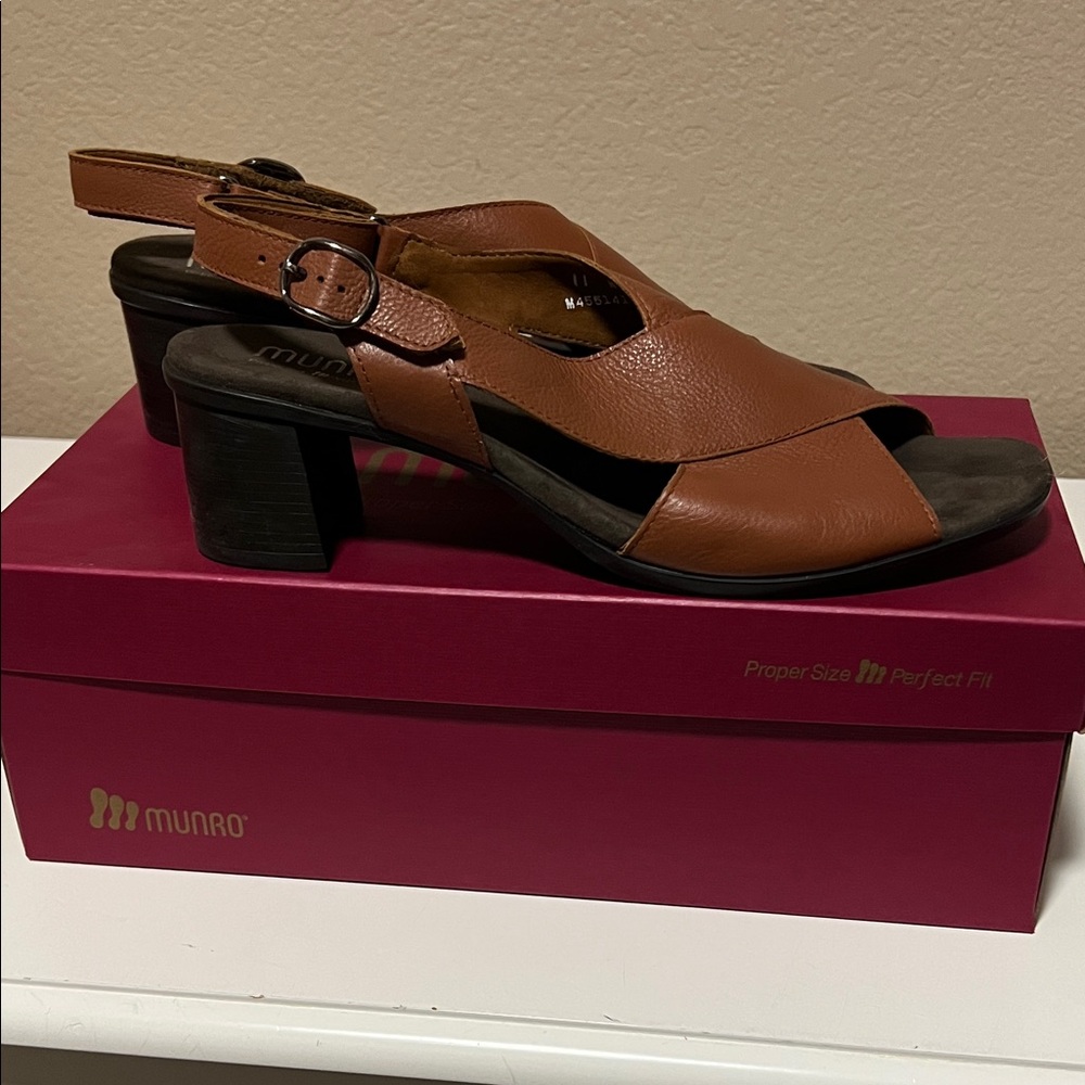 Munro Women's Brown Leather Slingback Heels